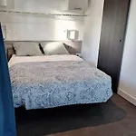 Maison Studio, Tiny House, Parking Privé, Jardin Appartement
