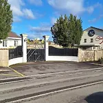 Appartement Maison Studio, Tiny House, Parking Privé, Jardin *