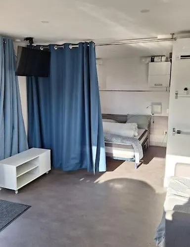 Maison Studio, Tiny House, Parking Prive, Jardin Apartment