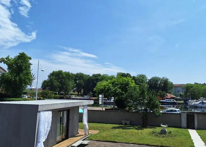 Maison Studio, Tiny House, Parking Prive, Jardin Apartament *